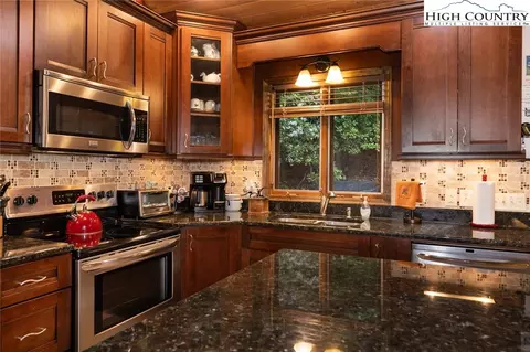205 Birch Ln, Deep Gap, NC 28618 photo 11