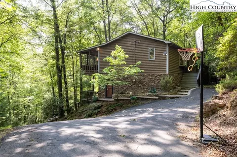 205 Birch Ln, Deep Gap, NC 28618 photo 2