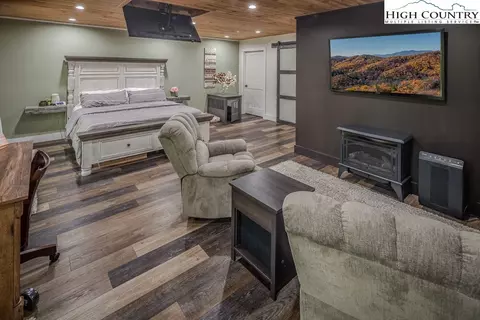 Bedroom - 8012 Big Ivy, Purlear, NC 28665 photo 8 of 12