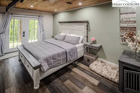 Bedroom - 8012 Big Ivy, Purlear, NC 28665 photo 10 of 12