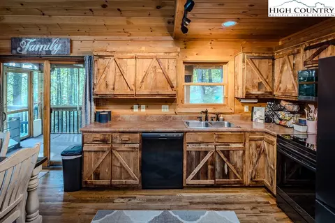 Kitchen - 8012 Big Ivy, Purlear, NC 28665 photo 2 of 3