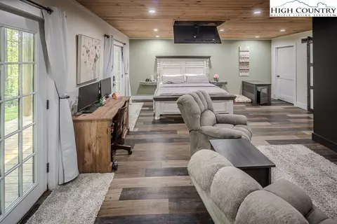 Bedroom - 8012 Big Ivy, Purlear, NC 28665 photo 7 of 12