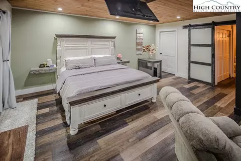 Bedroom - 8012 Big Ivy, Purlear, NC 28665 photo 9 of 12