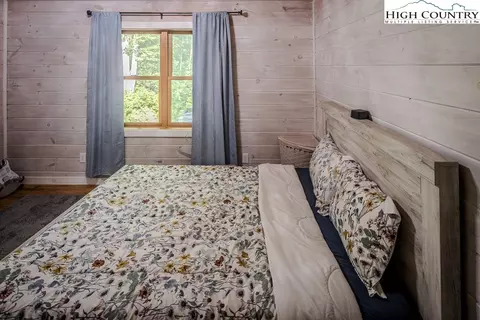 Bedroom - 8012 Big Ivy, Purlear, NC 28665 photo 5 of 12