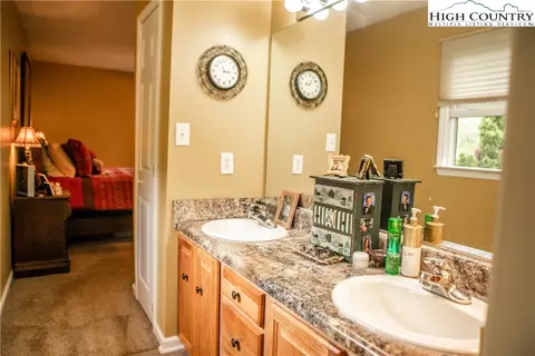 Bath - 171 Shores Way, Boone, NC 28607 photo 4 of 5