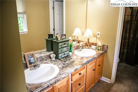 Bath - 171 Shores Way, Boone, NC 28607 photo 3 of 5