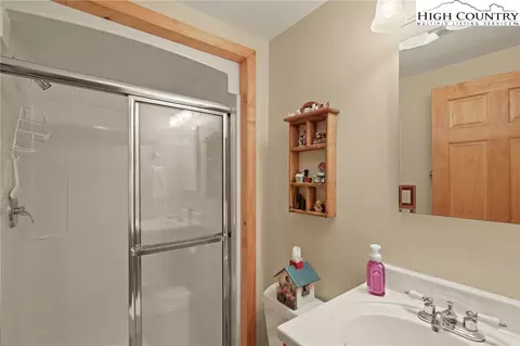 Bath - 101 103 Greenbriar Rd, Beech Mountain, NC 28604 photo 4 of 5