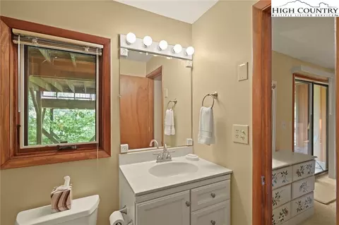 Bath - 101 103 Greenbriar Rd, Beech Mountain, NC 28604 photo 5 of 5