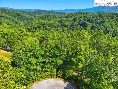 288 Ninebark Rd, Boone, NC 28607