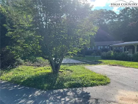 71 Meadow Loop, Newland, NC 28657 photo 3