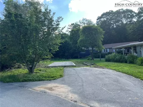 71 Meadow Loop, Newland, NC 28657 photo 4