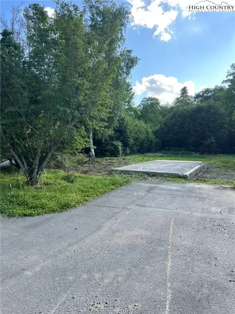 71 Meadow Loop, Newland, NC 28657 photo 5