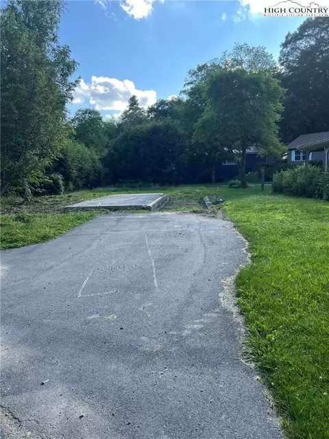 71 Meadow Loop, Newland, NC 28657