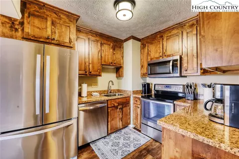 102 Sugar Ski Dr #223, Sugar Mountain, NC 28604