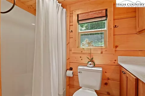 Bath - 165 John Dotson Rd, Boone, NC 28607 photo 2 of 3