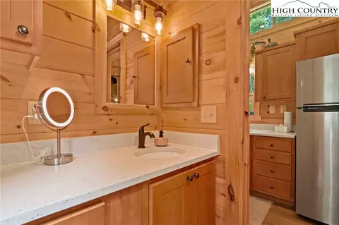 Bath - 165 John Dotson Rd, Boone, NC 28607 photo 3 of 3