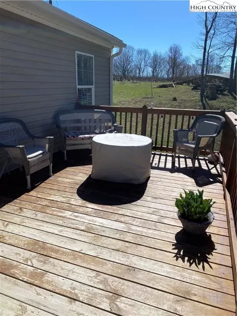 Exterior - 209 Walnut Ln, Sparta, NC 28675 photo 6 of 10