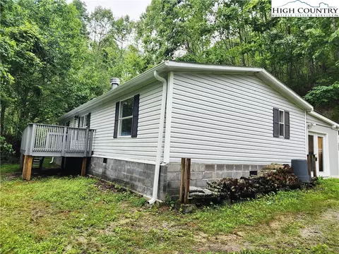876 Courtney Ln, Vilas, NC 28692