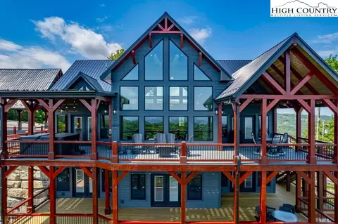 300 Pinnacle Ridge Rd, Beech Mountain, NC 28604