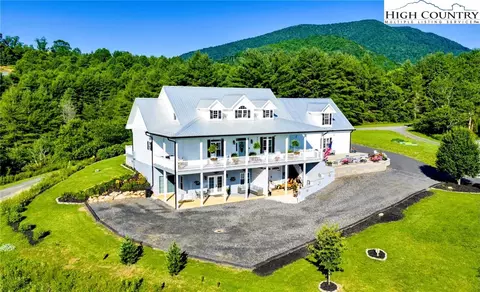 461 Chestnut Ridge Dr, Jefferson, NC 28640