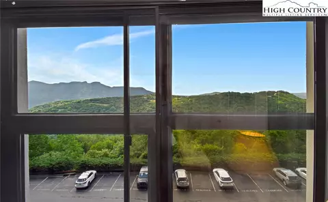 303 Sugar Top Dr #2-2220, Sugar Mountain, NC 28604