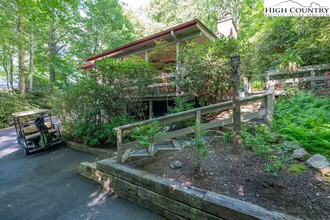 307 Lakeview Rd, Newland, NC 28657