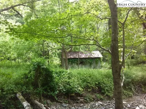 3771 Hwy 421 N Hwy, Vilas, NC 28692