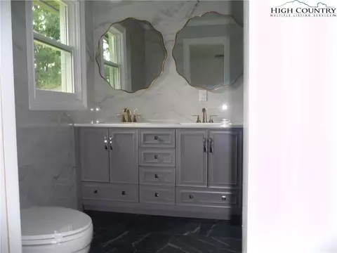 Bath - 384 New River Hts, Boone, NC 28607 photo 5 of 8