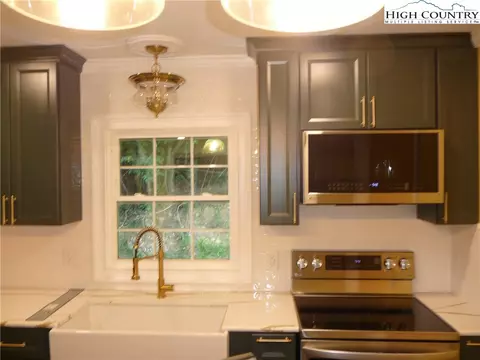 Kitchen - 384 New River Hts, Boone, NC 28607 photo 4 of 5
