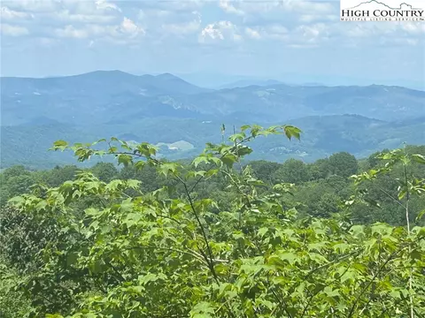 112 Red Oak, Beech Mountain, NC 28604 photo 3