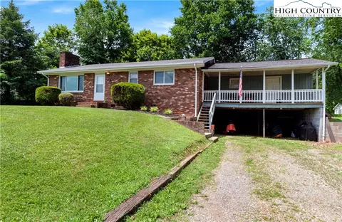 415 Decatur Ave, Elkin, NC 28621