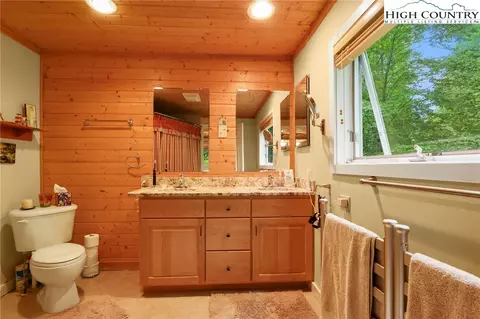 Bath - 190 Rustic Rdg, Boone, NC 28607 photo 3 of 4