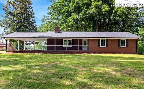 1825 Liberty Church Rd, Yadkinville, NC 27055