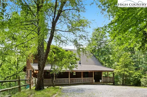 121 Woodvalley Ln, Boone, NC 28607