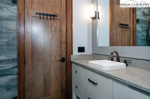 Bath - 550 Pepperroot Rd, Boone, NC 28607 photo 6 of 7