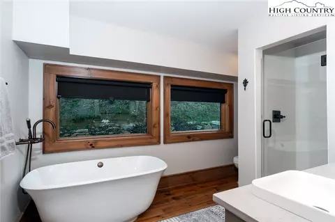 Bath - 550 Pepperroot Rd, Boone, NC 28607 photo 4 of 7