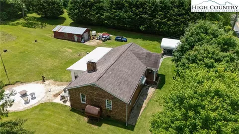 1424 Bear Creek Rd, Bakersville, NC 28705