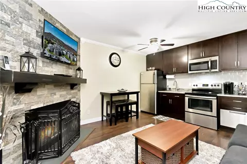 301 Pinnacle Inn Rd #3230, Banner Elk, NC 28604