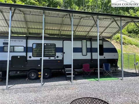 647 Riverside Ln, Crumpler, NC 28617 photo 5