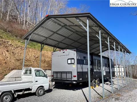 647 Riverside Ln, Crumpler, NC 28617 photo 4
