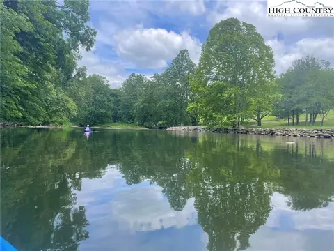 647 Riverside Ln, Crumpler, NC 28617