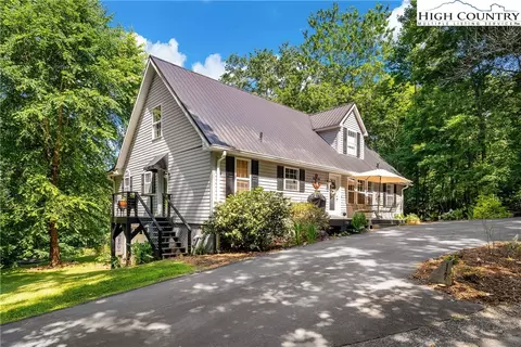 1181 Forest Lake Heights Dr, Nebo, NC 28761