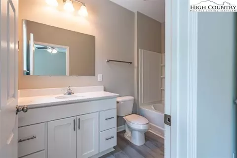 Bath - 337 Perkins St, Boone, NC 28607 photo 1 of 2