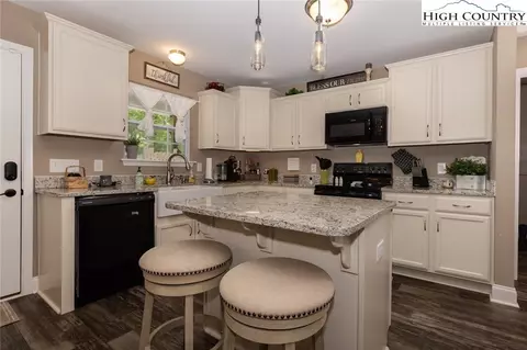 Kitchen - 351 Colony Ln, Purlear, NC 28665 photo 3 of 4