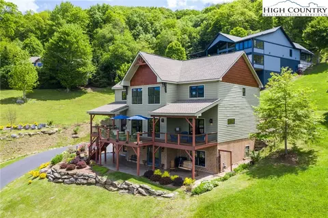 202 King Lucious Ln, Banner Elk, NC 28604