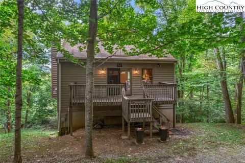 165 Collier Ln, Banner Elk, NC 28604