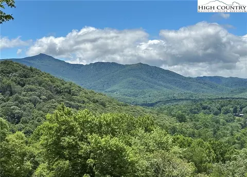 132 Knob Rd, Blowing Rock, NC 28605