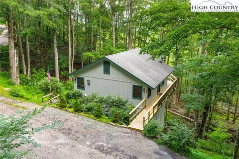 121 Hollow Tree Rd, Beech Mountain, NC 28604