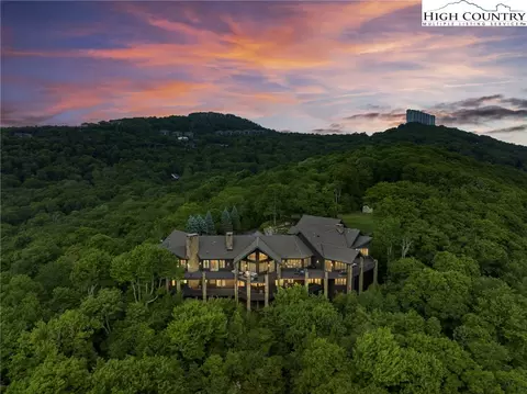 1705 Forest Ridge Dr, Linville, NC 28646
