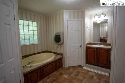 Bath - 184 Sanctuary Dr, Crumpler, NC 28617 photo 2 of 4